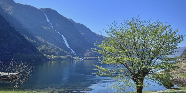 How to get to Langfoss Waterfall from Haugesund